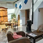 בית נופש Atypical House Garden