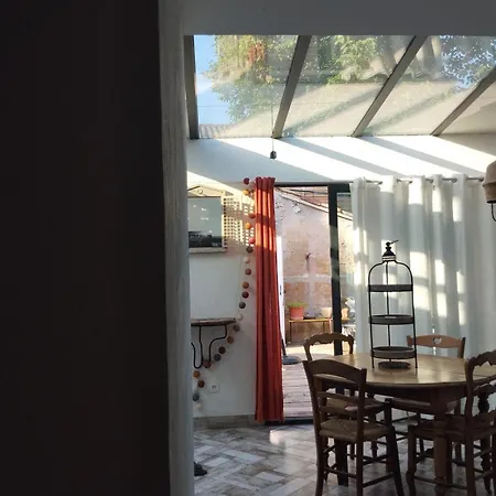 Holiday home Atypical House Garden Saint-Paulet-de-Caisson