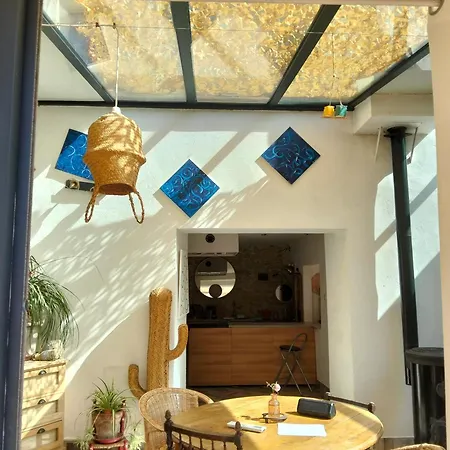 בית נופש Atypical House Garden