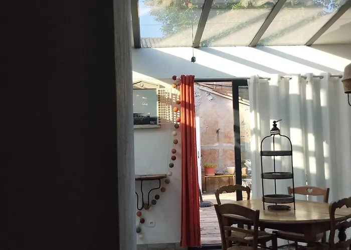 Holiday home Atypical House Garden Saint-Paulet-de-Caisson